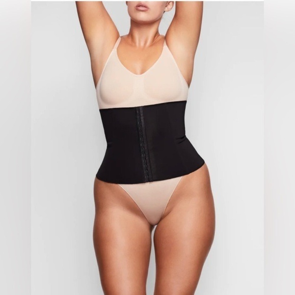 SKIMS Black Waist Trainer Onyx Sz XL but fits Large